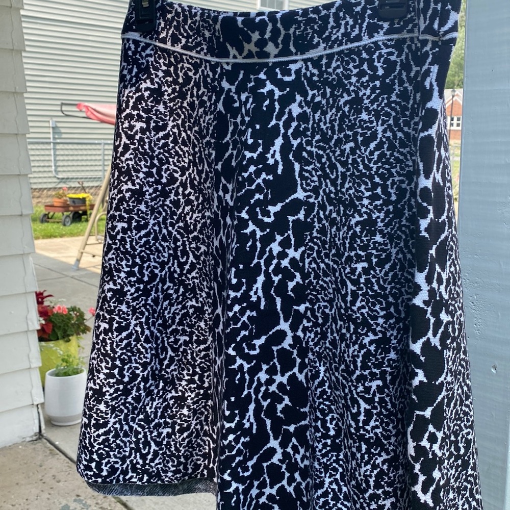 Black and white skirt HOSTESS PICK! ❤️‍🔥